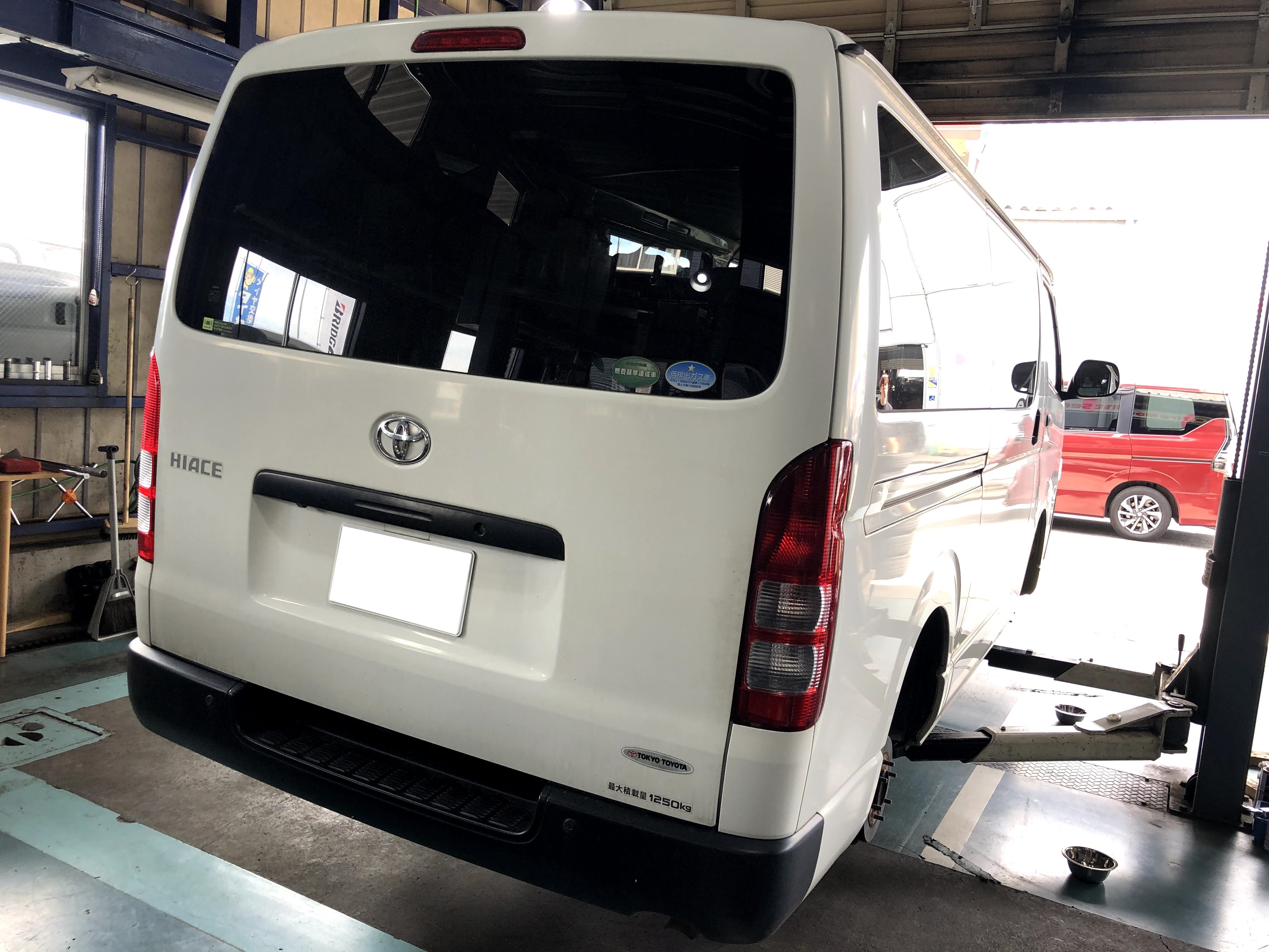 持ち込みタイヤ交換 トヨタ ハイエース 