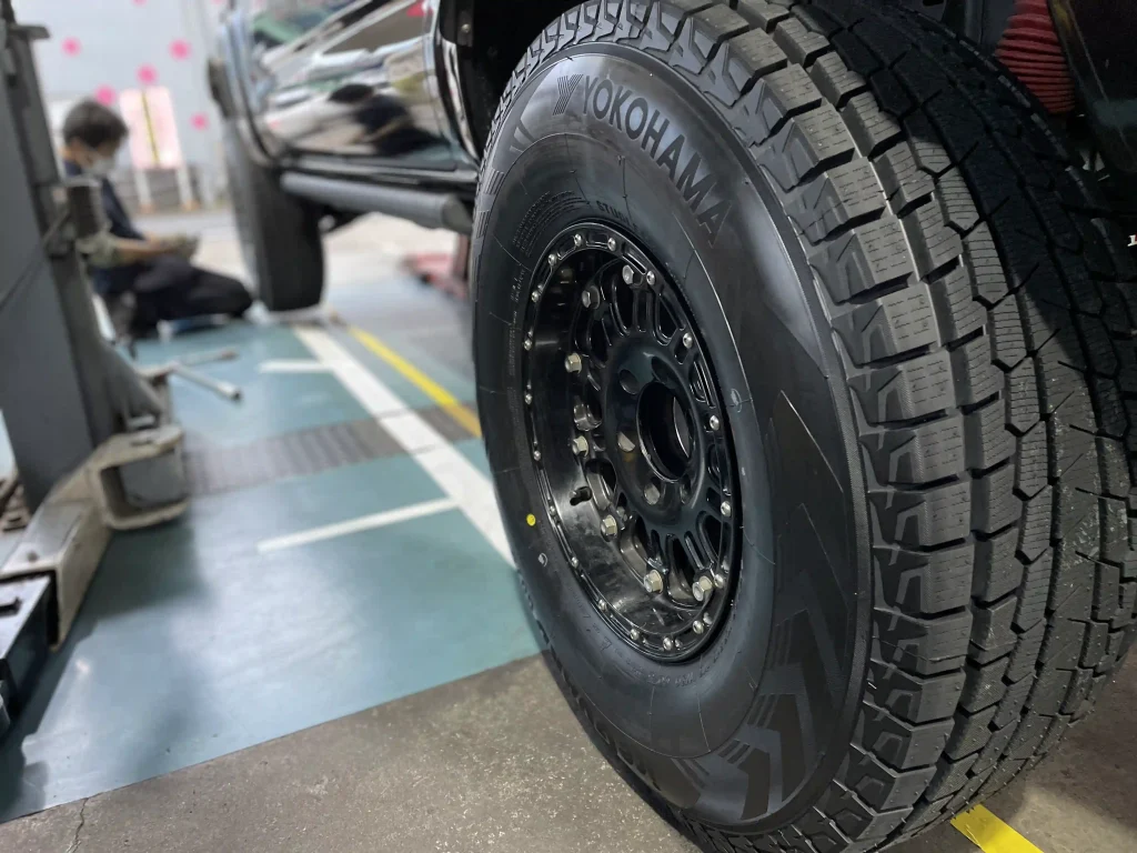 スタッドレスタイヤ交換 トヨタ タコマ