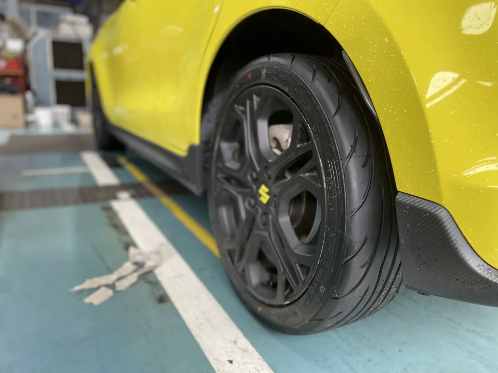 直送・持ち込みタイヤ交換 工賃事例 スズキ スイフトスポーツ