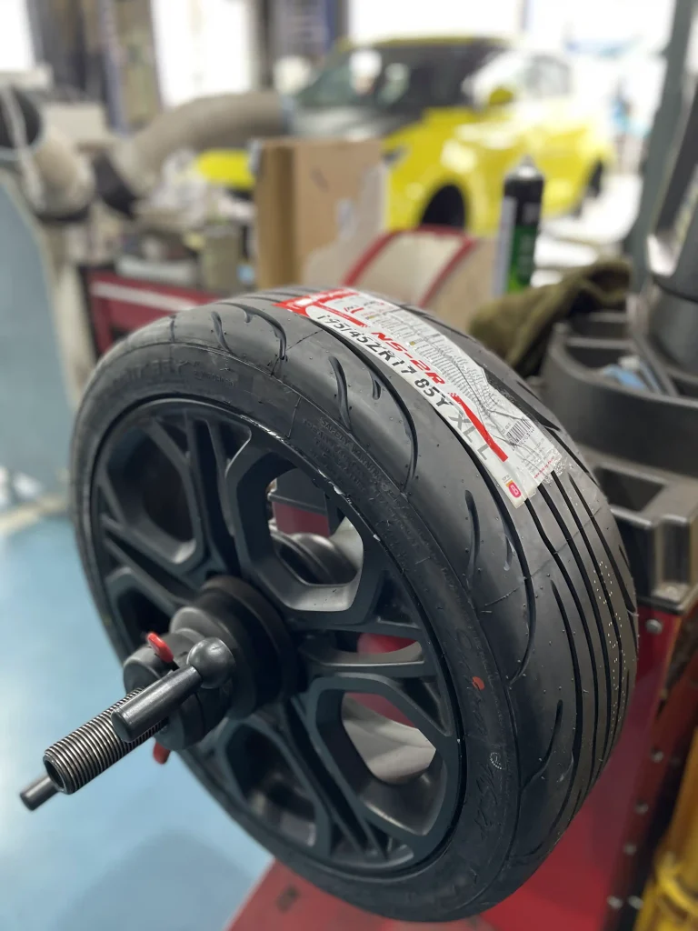 直送・持ち込みタイヤ交換 工賃事例 スズキ スイフトスポーツ