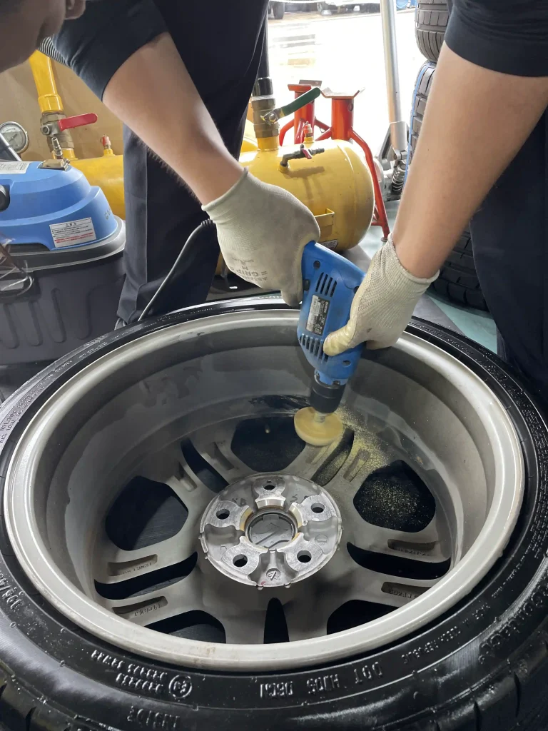 直送・持ち込みタイヤ交換 工賃事例 スズキ スイフトスポーツ
